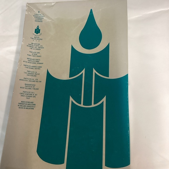 Partylite Set of  8 Pink Flower-Shaped floater Candles - Picture 2 of 3